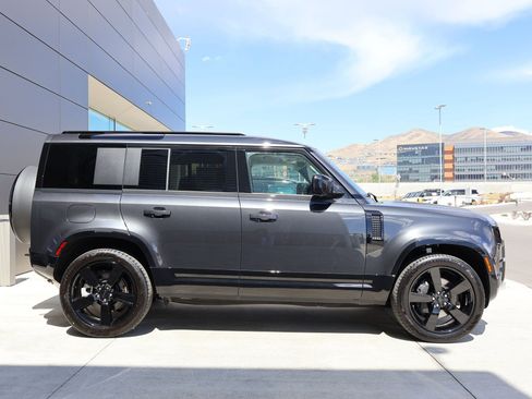 New 2026 Land Rover Defender 110 X-Dynamic SE image 4