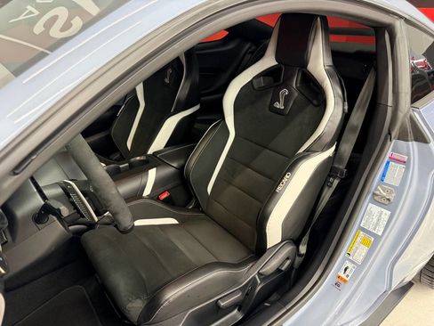 Used 2022 Ford Mustang Shelby GT500 w/ Technology Package RWD image 41