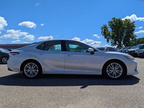 Used 2020 Toyota Camry XLE w/ Driver Assist Package FWD image 4
