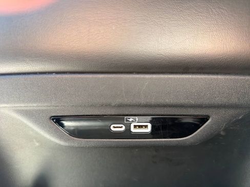 Used 2023 Chrysler Pacifica Touring-L image 23