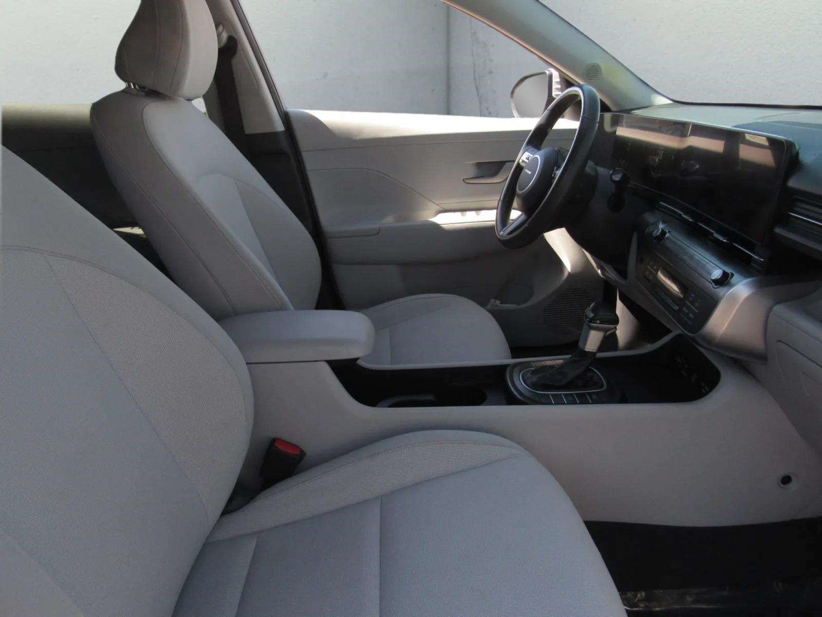Used 2025 Hyundai Kona SEL AWD/4WD image 8