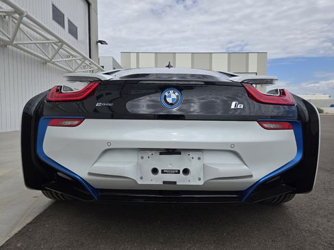 Used 2015 BMW i8 image 16