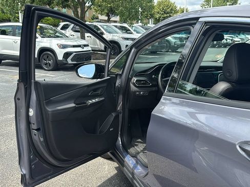 Used 2023 Chevrolet Bolt LT w/ Infotainment Package FWD image 14