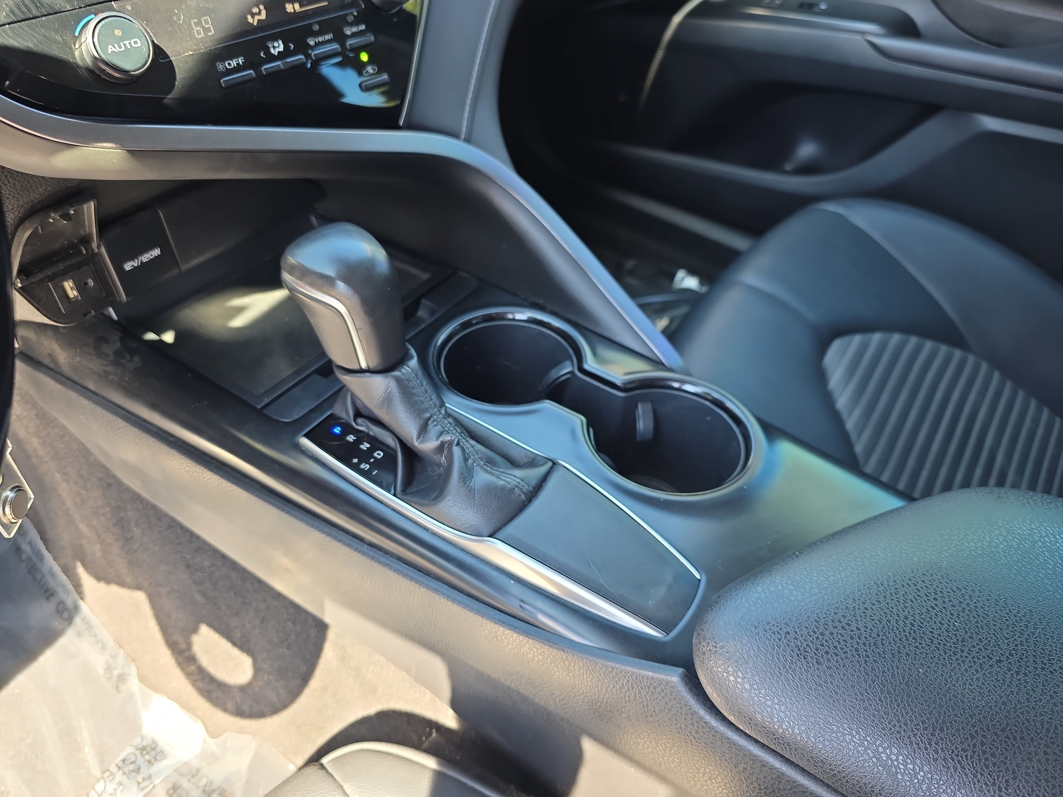 Used 2019 Toyota Camry SE FWD image 22