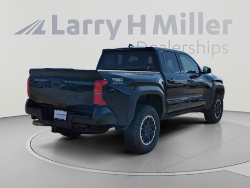 Certified 2025 Toyota Tacoma TRD Off-Road AWD/4WD image 5