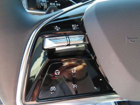 Used 2024 Cadillac Lyriq Luxury AWD/4WD image 19