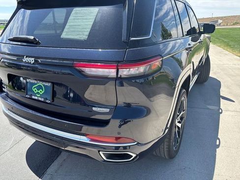 Used 2023 Jeep Grand Cherokee Summit AWD/4WD image 32
