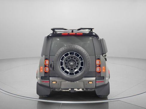 Used 2025 Land Rover Defender 110 image 4