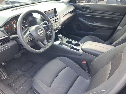 Used 2024 Nissan Altima 2.5 S FWD image 9