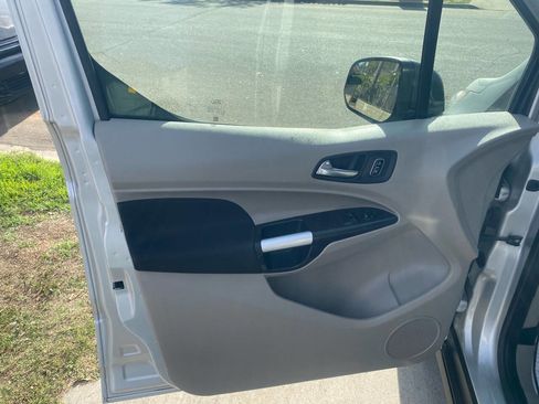 Used 2019 Ford Transit Connect XLT image 15