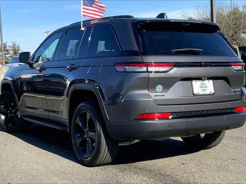 Certified 2024 Jeep Grand Cherokee Limited w/ Luxury Tech Group II image 11