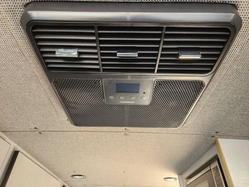 Used 2024 Mercedes-Benz Sprinter 2500 image 22