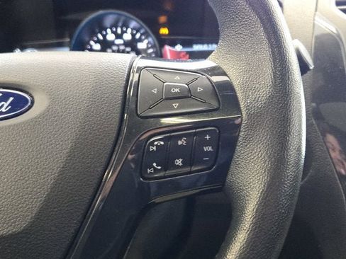 Used 2018 Ford Explorer XLT w/ Equipment Group 202A AWD/4WD image 33