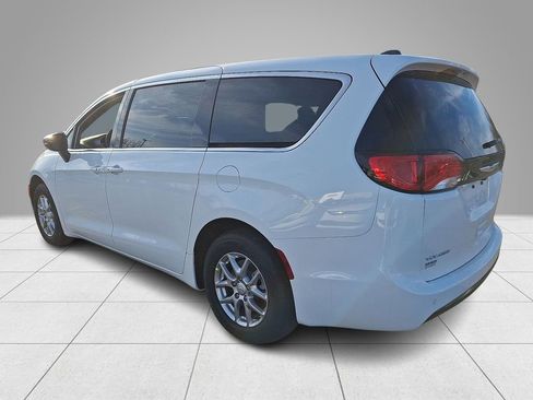 New 2026 Chrysler Voyager LX FWD image 5
