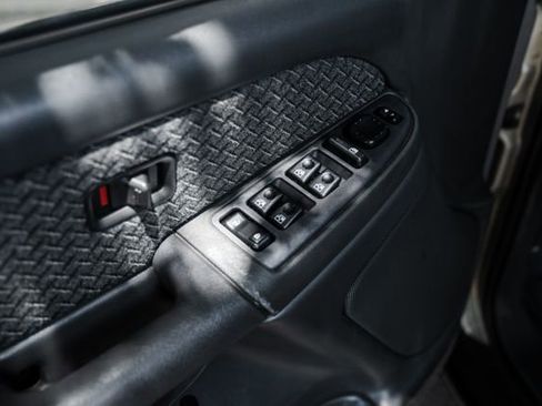 Used 2004 Chevrolet Avalanche 2WD image 58