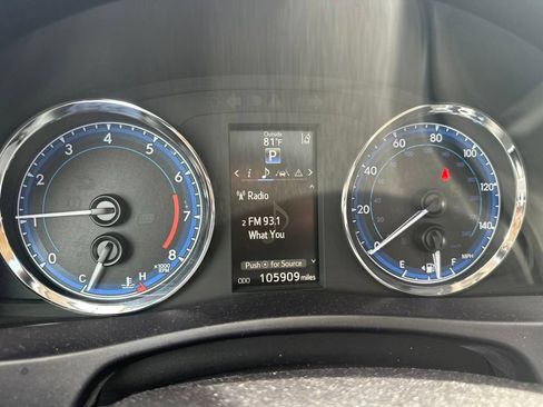 Used 2018 Toyota Corolla SE w/ SE Premium Package FWD image 13