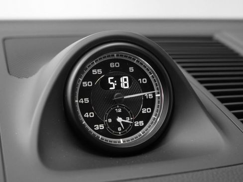 Used 2025 Porsche Macan image 31