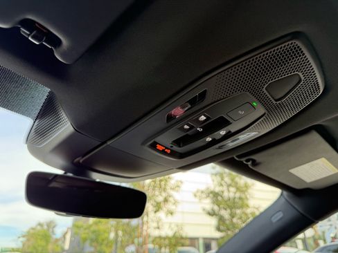 Used 2025 Porsche Macan 4 Electric image 17