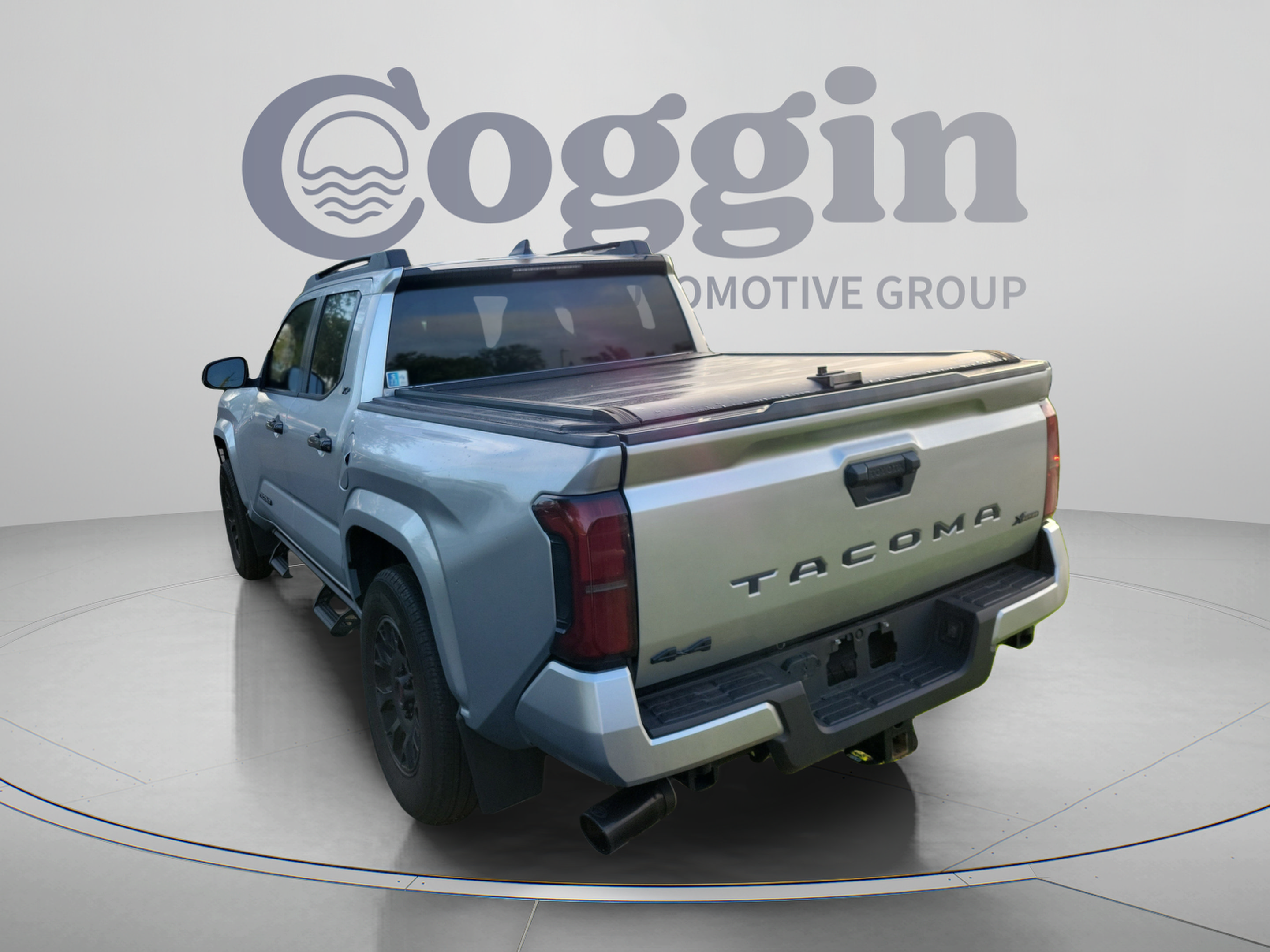 Used 2024 Toyota Tacoma SR5 AWD/4WD image 2