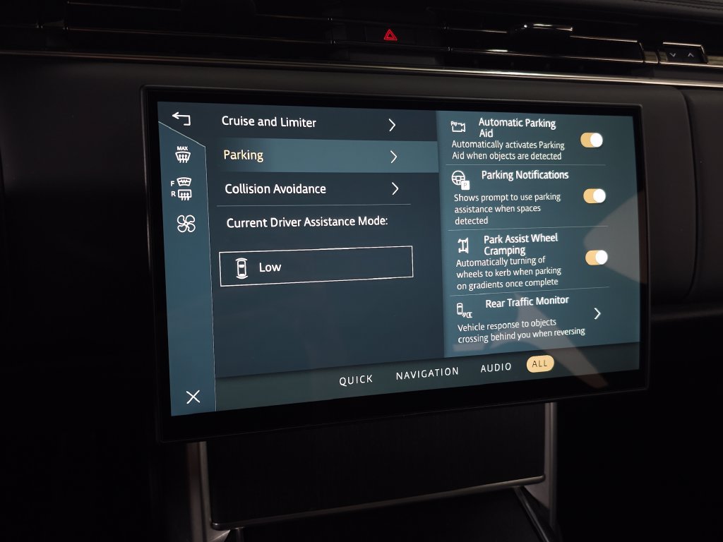 Used 2025 Land Rover Range Rover Long Wheelbase SE AWD/4WD image 30
