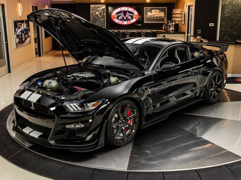 Used 2020 Ford Mustang Shelby GT500 w/ Carbon Fiber Track Pack image 6