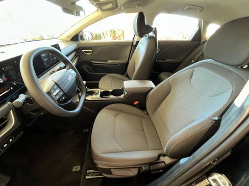 Used 2025 Kia K4 LXS image 25
