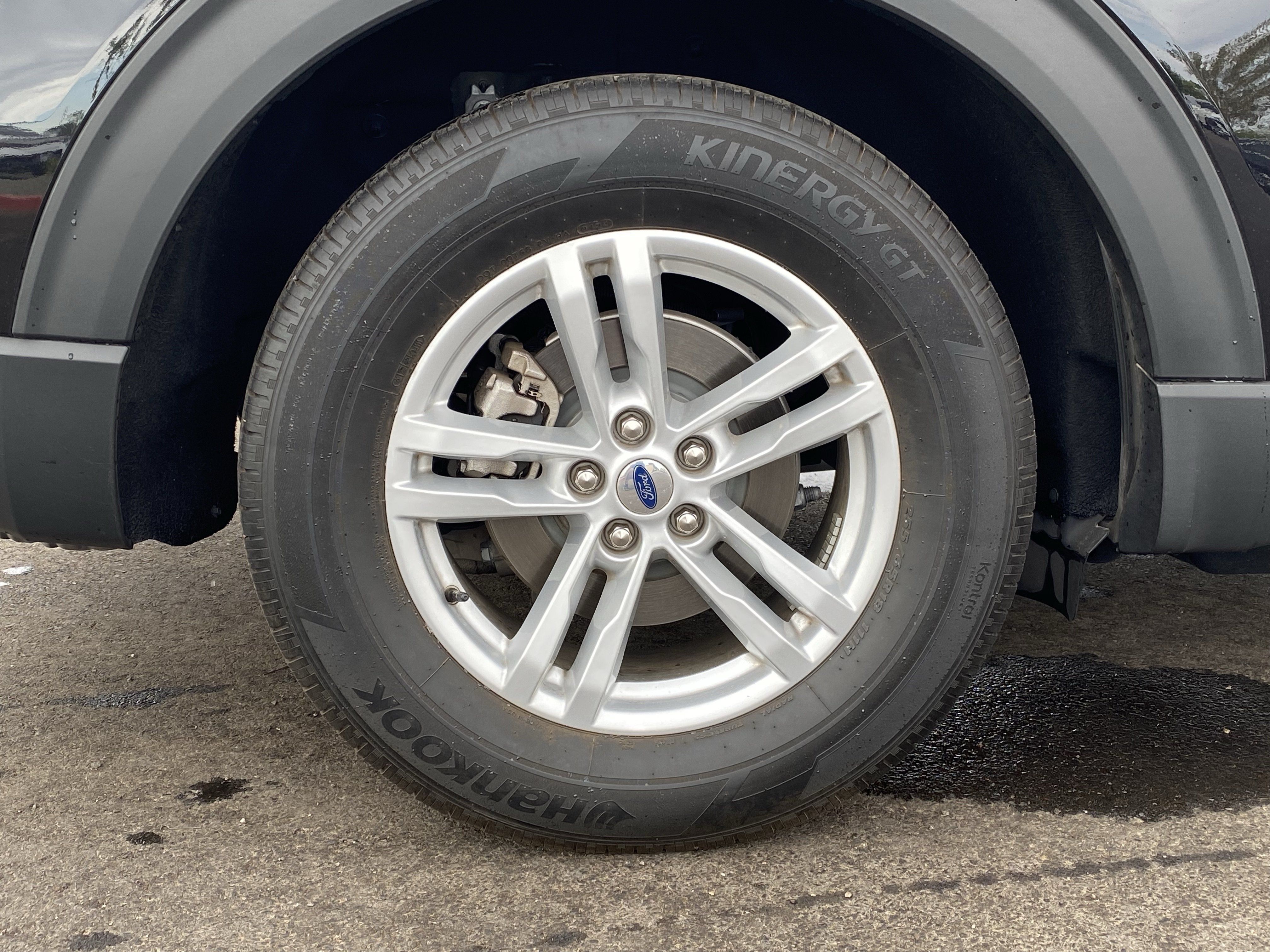 Used 2024 Ford Explorer XLT RWD image 9