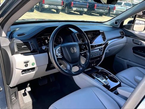 Used 2021 Honda Pilot Touring image 16
