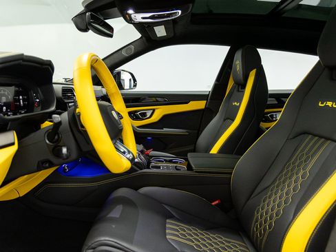 Used 2024 Lamborghini Urus S AWD/4WD image 25