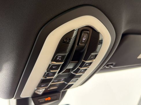 New 2026 Porsche Macan AWD/4WD image 18