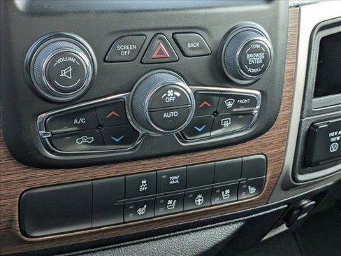 Used 2017 RAM 1500 Laramie image 18