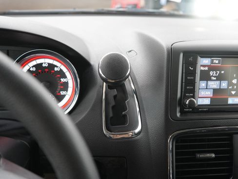 Used 2019 Dodge Grand Caravan SE FWD image 24
