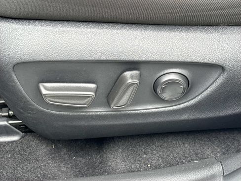 Used 2025 Toyota RAV4 XLE AWD/4WD image 22