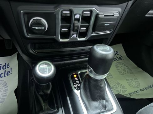 Used 2020 Jeep Wrangler Unlimited Sport S AWD/4WD image 23