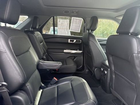 Certified 2022 Ford Explorer XLT w/ Equipment Group 202A image 22
