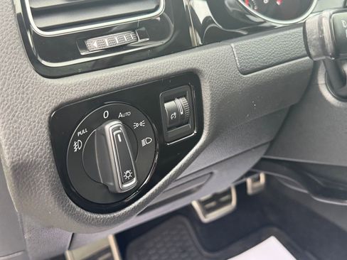 Used 2018 Volkswagen GTI SE w/ SE Leather Package image 28