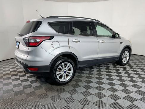 Used 2017 Ford Escape SE w/ Equipment Group 201A image 6
