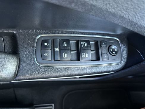 Used 2021 Chrysler 300 Touring w/ Sport Appearance Package RWD image 29