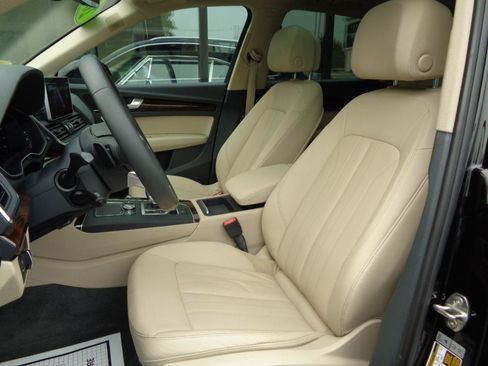 Used 2018 Audi Q5 2.0T Premium Plus w/ Premium Plus Package AWD/4WD image 9