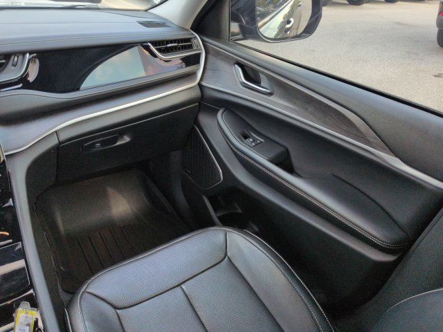 Used 2022 Jeep Grand Cherokee L Limited w/ Luxury Tech Group II RWD image 17