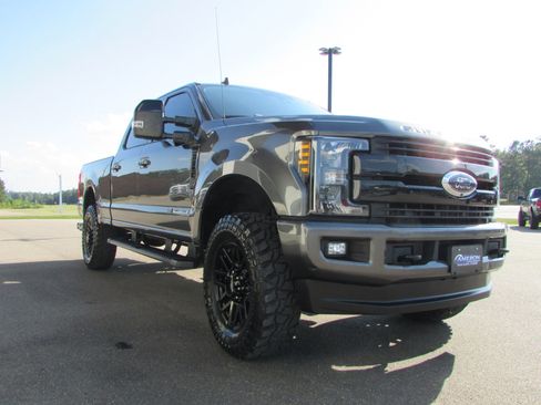 Used 2019 Ford F250 Lariat w/ Lariat Ultimate Package image 5