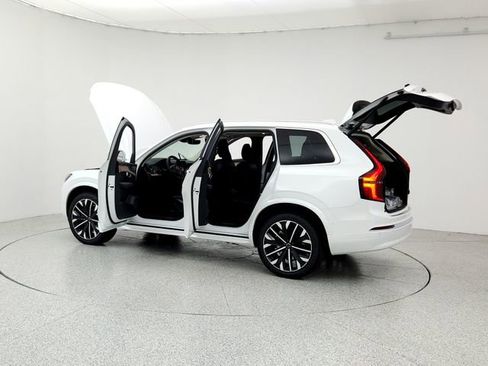 New 2025 Volvo XC90 B6 Plus w/ Protection Package Premier image 12