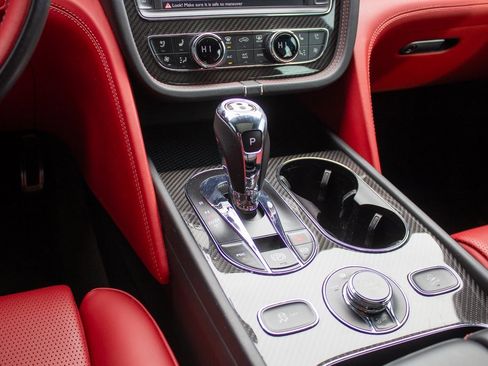 Used 2019 Bentley Bentayga image 21