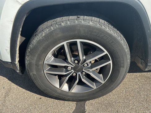Used 2020 Jeep Grand Cherokee Limited AWD/4WD image 9