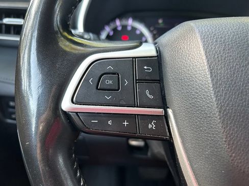Used 2022 Toyota Highlander Limited FWD image 22