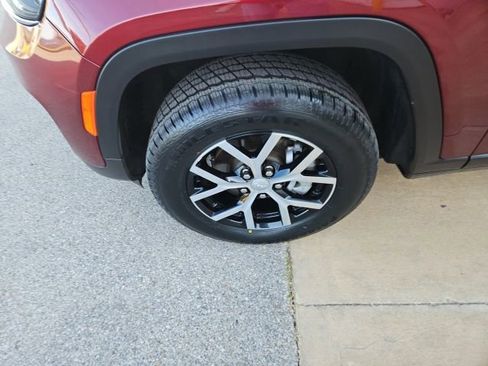 Used 2024 Jeep Grand Cherokee Limited image 13