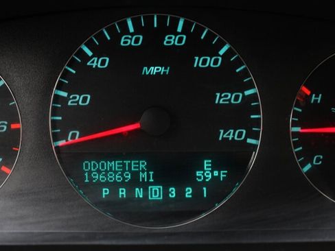 Used 2010 Chevrolet Impala LT w/ Luxury Edition Package FWD image 7