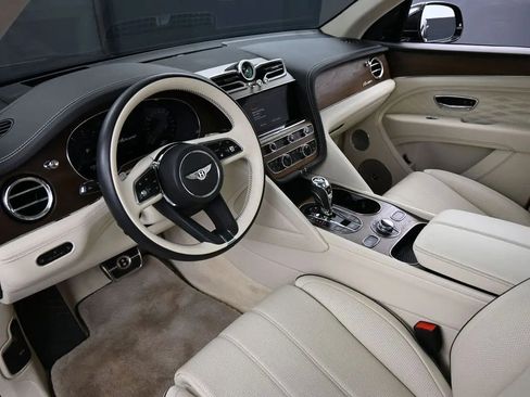Certified 2024 Bentley Bentayga AWD/4WD image 4