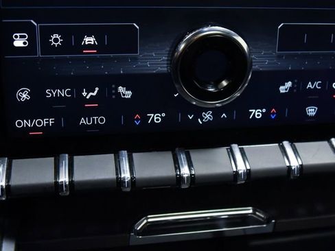 Used 2024 GMC Acadia Denali image 22