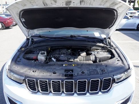 Used 2022 Jeep Grand Cherokee Limited AWD/4WD image 24